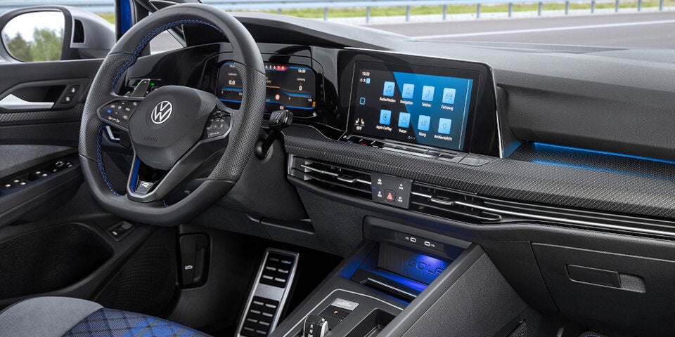 VW greift mit dem neuen Golf R Variant an