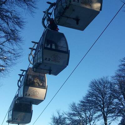 Skifahrer aus Gondel gerettet