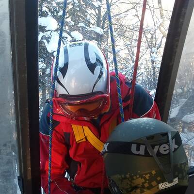 Skifahrer aus Gondel gerettet