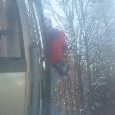 Skifahrer aus Gondel gerettet