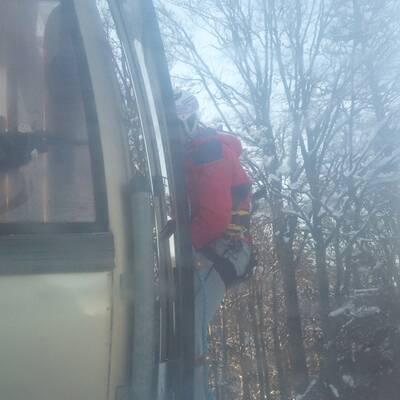 Skifahrer aus Gondel gerettet