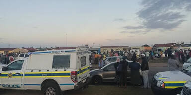 Angreifer t&ouml;ten acht Besucher einer Geburtstagsfeier