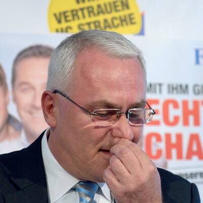  Er will künftig in der Privatwirtschaft tätig sein.