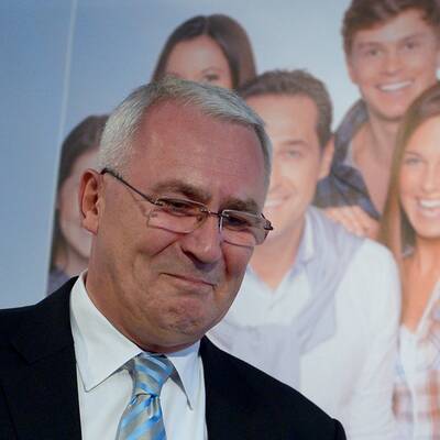  Er will künftig in der Privatwirtschaft tätig sein.