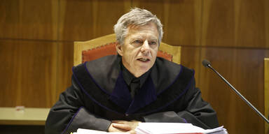 Prozess: Mann raste mit Auto auf seine Familie los