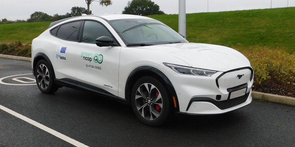 E-Autos sind sauberer als Plug-in-Hybride und Diesel