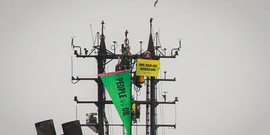 Umwelt-Aktivisten besetzen OMV-Schiff