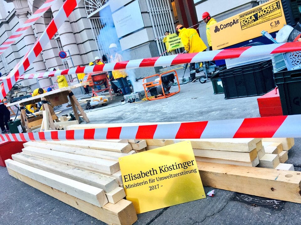 Greenpeace besetzt Umwelt-Ministerium: Polizei-Einsatz