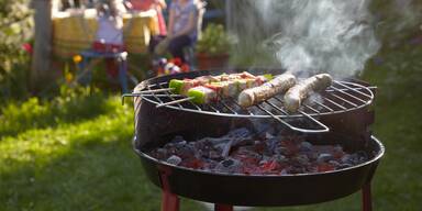 Wie neu | Mit diesem Trick ist der Grill blitzschnell sauber