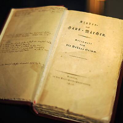 Rihanna - Queen of Downloads