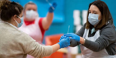 Gro&szlig;britannien will Corona-Positiven 500 Pfund "Belohnung" zahlen