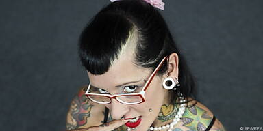 Gro&szlig;e 'Flesh Tunnel' im Ohrl&auml;ppchen