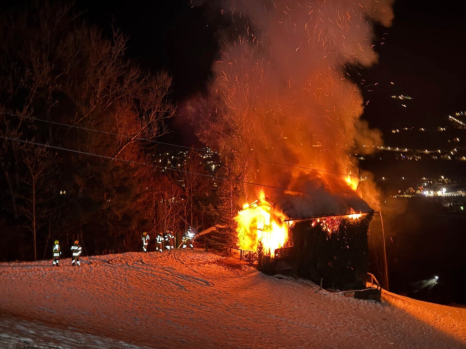 Ferienhütte brannte komplett ab.