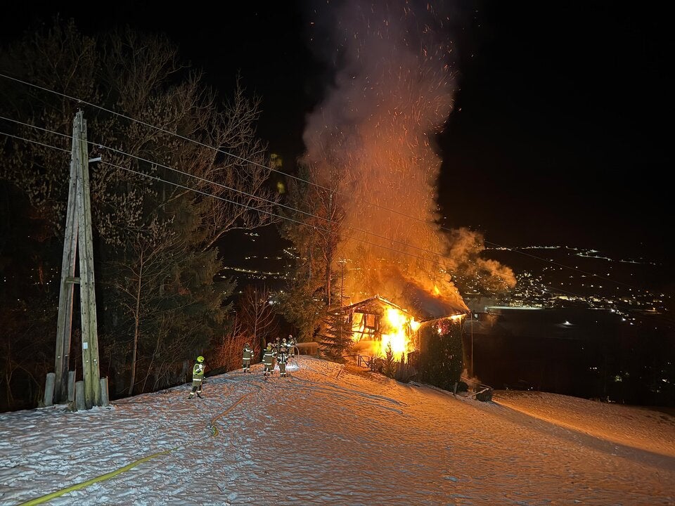 Ferienhütte brannte komplett ab.