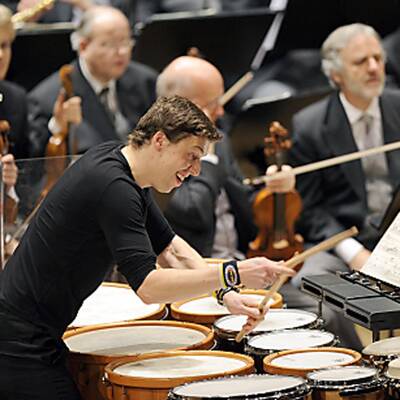 Rihanna - Queen of Downloads