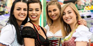 Gruppe in Tracht