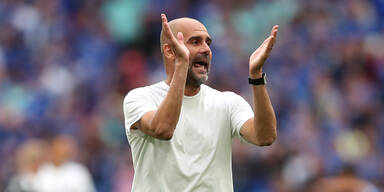 Star-Trainer Pep Guardiola klatscht in die Hände