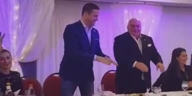 Gudenus tanzt mit homophobem Serben-Politiker