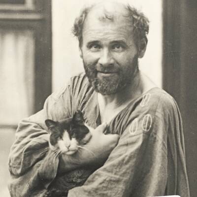 Rihanna - Queen of Downloads