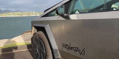Mit Robo-Taxi: Elon Musk fährt Penis-Route