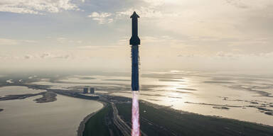 Erfolg f&uuml;r Starship: SpaceX-Riesenrakete meistert zehnten Testflug