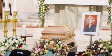 Christiane H&ouml;rbiger wurde am Zentralfriedhof beigesetzt