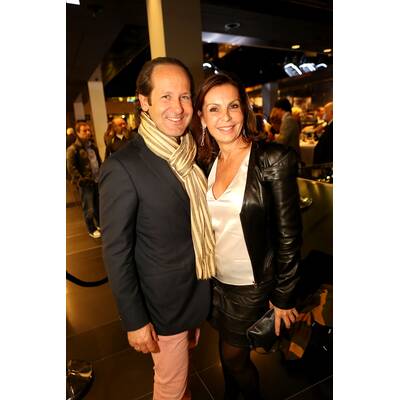 Sänger Martin 101 mit hübscher Begleitung 