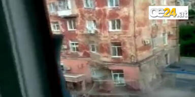 Schockvideo: Nachbarin filmt Hauseinsturz