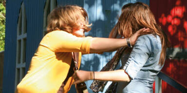 M&auml;dchen pr&uuml;geln