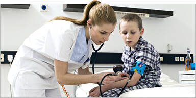 Arzt Ärztin Kind Spital