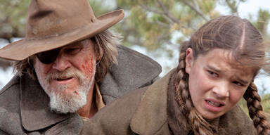 Jeff Bridges  & Hailee Steinfeld in 'True Grit' (2011)