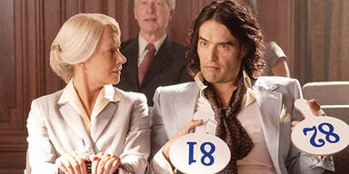 Helen MIRREN & Russell BRAND in "Arthur" (2011)