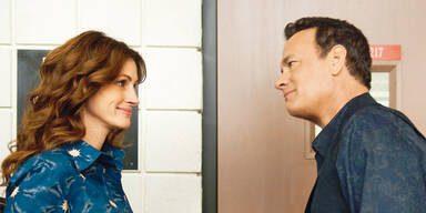 Julia ROBERTS & Tom HANKS in "Larry Crowne"