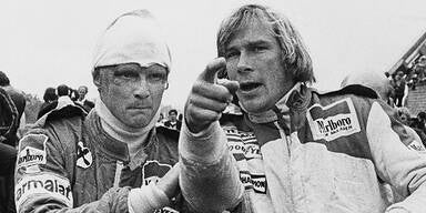 Niki LAUDA (l.) & James HUNT (ca. 1970)