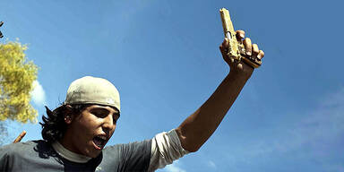 Gaddafis Leiche in Lagerhalle