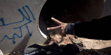 Gaddafis Leiche in Lagerhalle