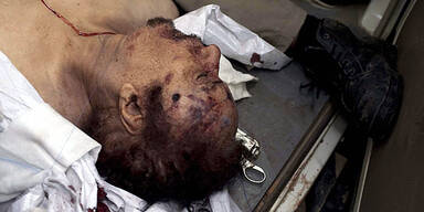 Gaddafis Leiche in Lagerhalle