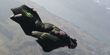 Schweizer überquerte Alpen im freien Fall