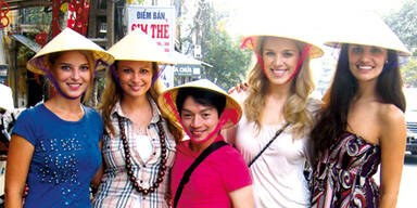 Tanja Duhovich, Silvia Hackl, Christine Reiler, Tatjana Batinic, Céline Roscheck & Designer La Hong in Vietnam