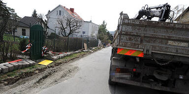 Wien: LKW fährt zwei Fußgänger um