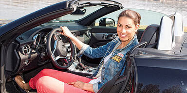 Schwimm-Star testet schnittigen Roadster