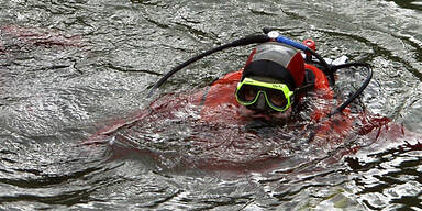 Feuerwehr Taucher THEMENBILD