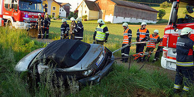 18-Jährige versenkt BMW-Cabrio in Bach