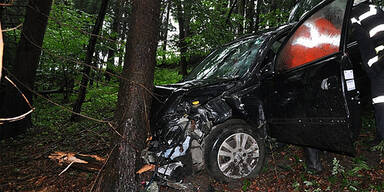 Mit Pkw abgerutscht: 34-Jähriger tot
