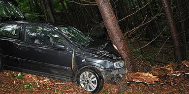 Mit Pkw abgerutscht: 34-Jähriger tot