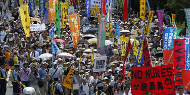 170.000 demonstrieren gegen Atomkraft