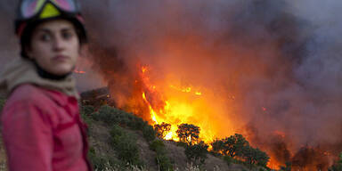 Feuer vor Portugals Touristenhochburgen