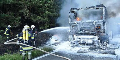 Totalsperre der A21 nach Lkw-Brand