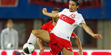 Paul Scharner (AUT) und Mehmet Topal (TUR)