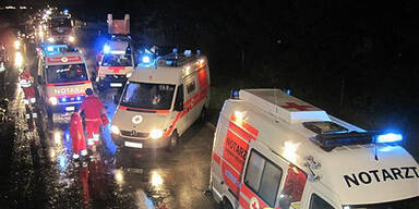 16-Jähriger tot: BMW von Baum gespalten